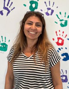 Zueleyha, Nachhilfelehrerin bei Hikaya